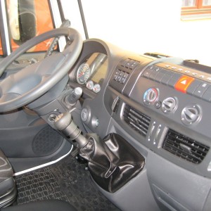 Automobil